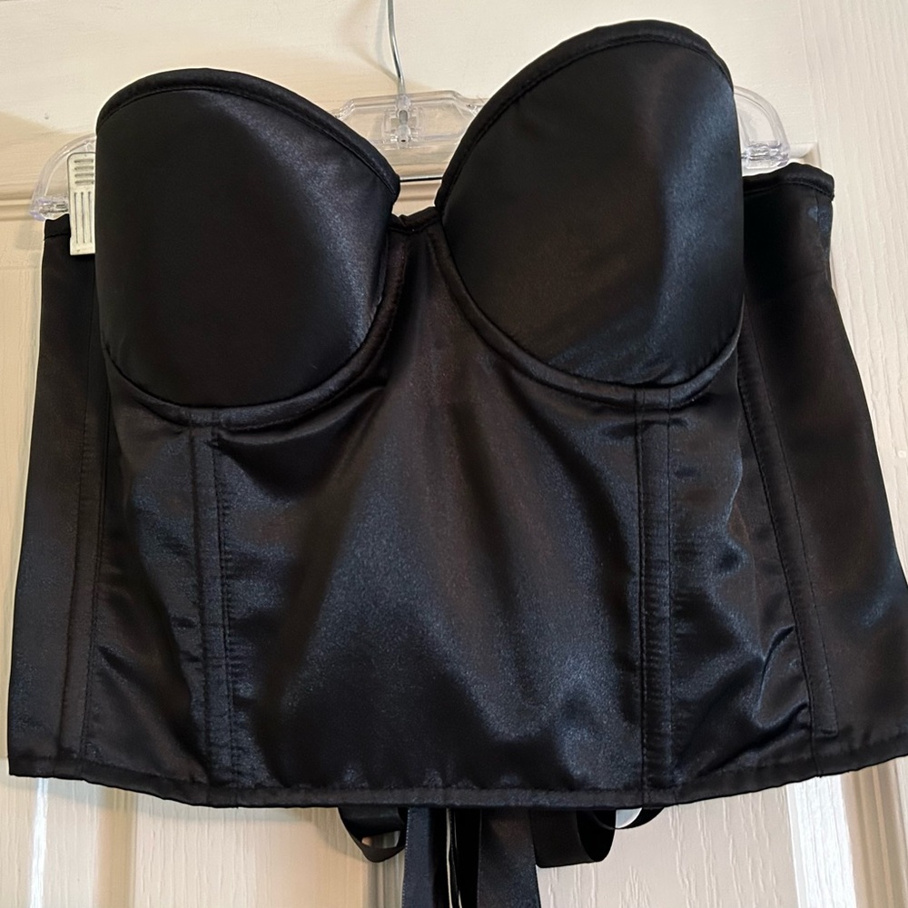 “Daisy Corsets” satin and spandex. side zip, laceup back. Fits 34-36 B/C cup.